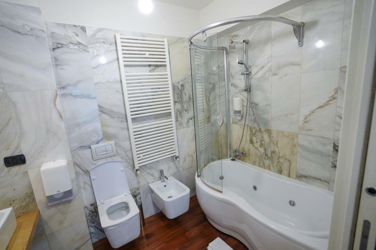 City Center Premium Apartments Бухарест Экстерьер фото